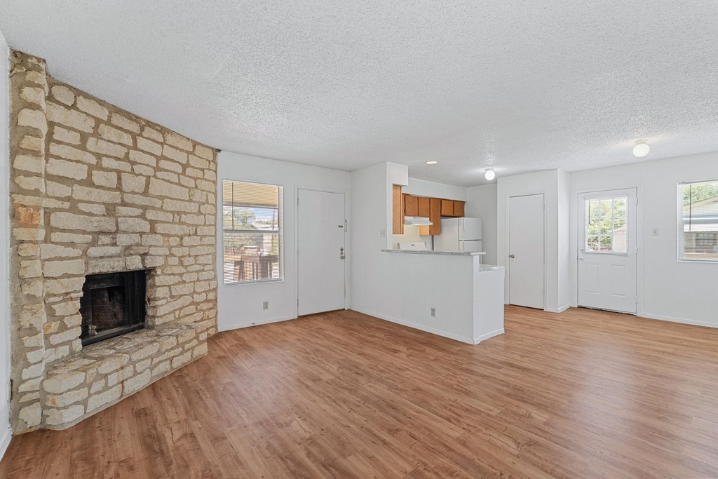 302 Algerita Dr - Photo 5