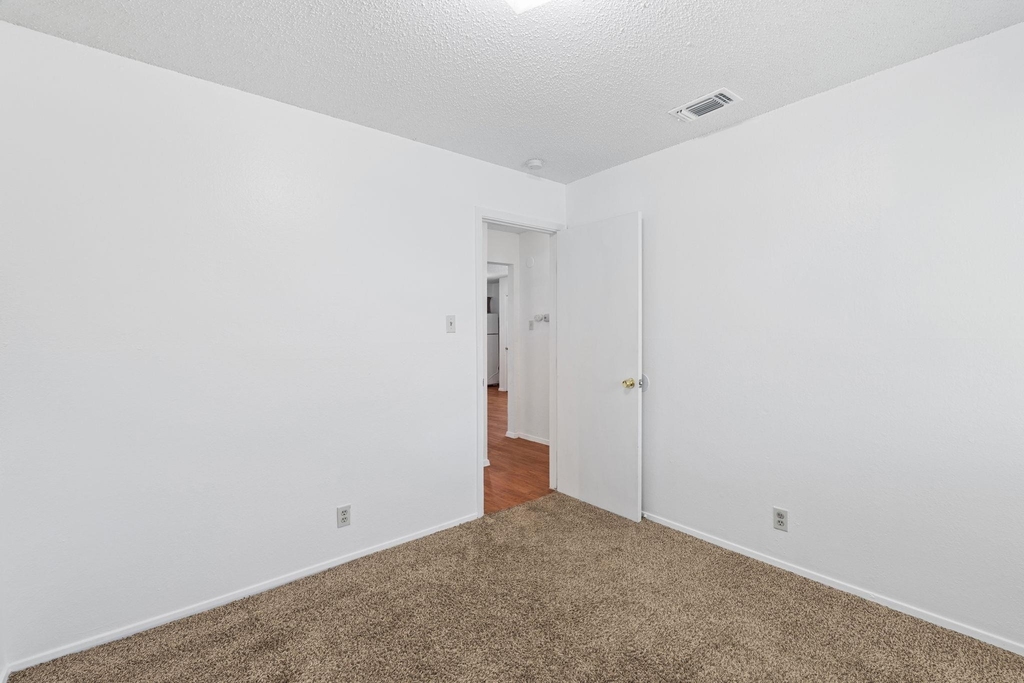 302 Algerita Dr - Photo 22