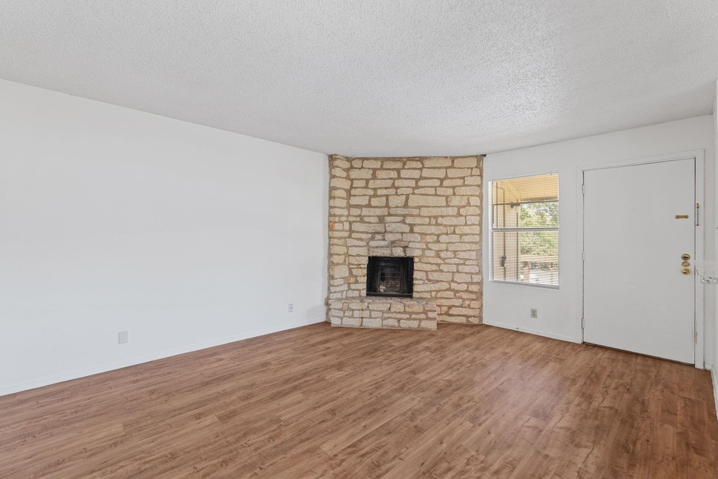 302 Algerita Dr - Photo 4
