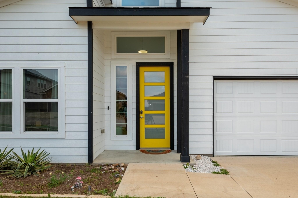 16512 Fetching Ave - Photo 1