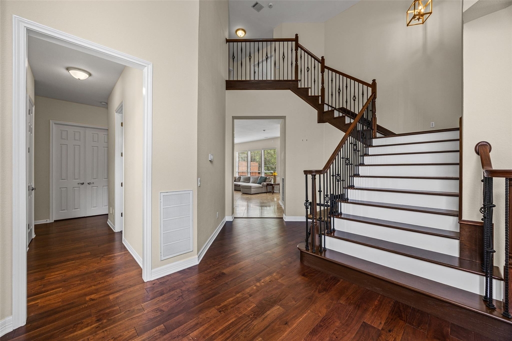 10648 Bramblecrest Dr - Photo 2