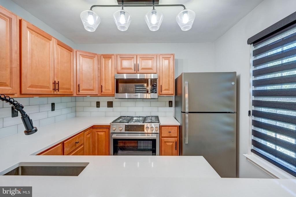 8905 Stone Creek Place - Photo 9