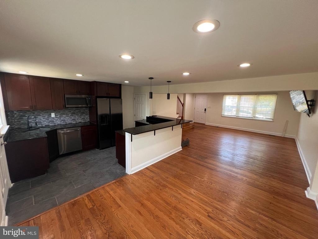 1583 Doxbury Road - Photo 3