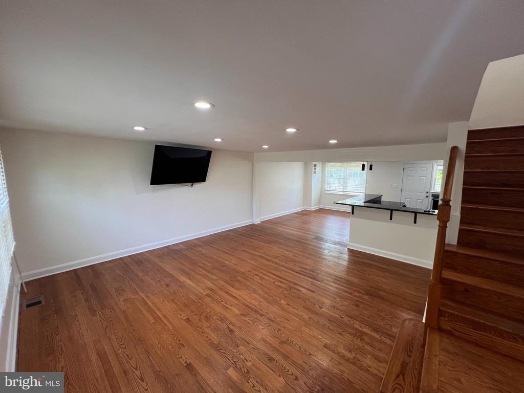 1583 Doxbury Road - Photo 2