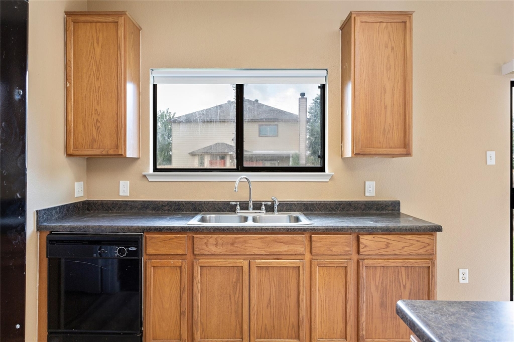 1752 Bayland St - Photo 8