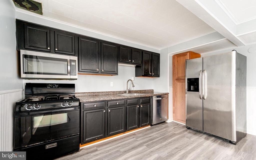 2020 Dineen Drive - Photo 3