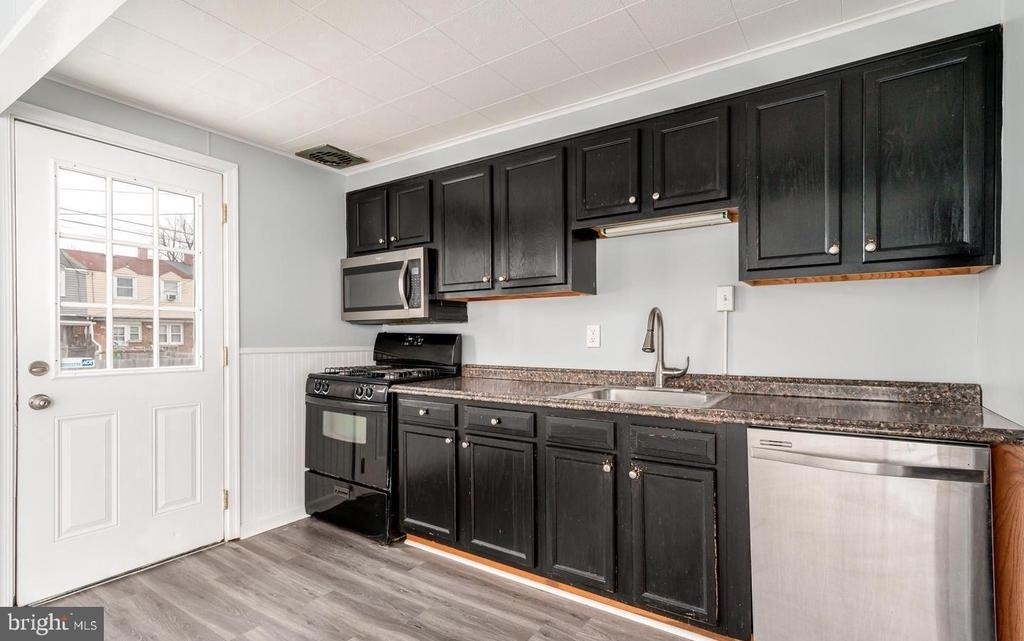 2020 Dineen Drive - Photo 2