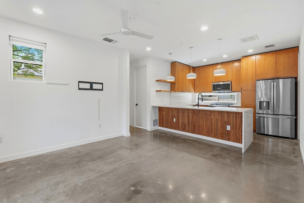1707 Deloney St - Photo 5