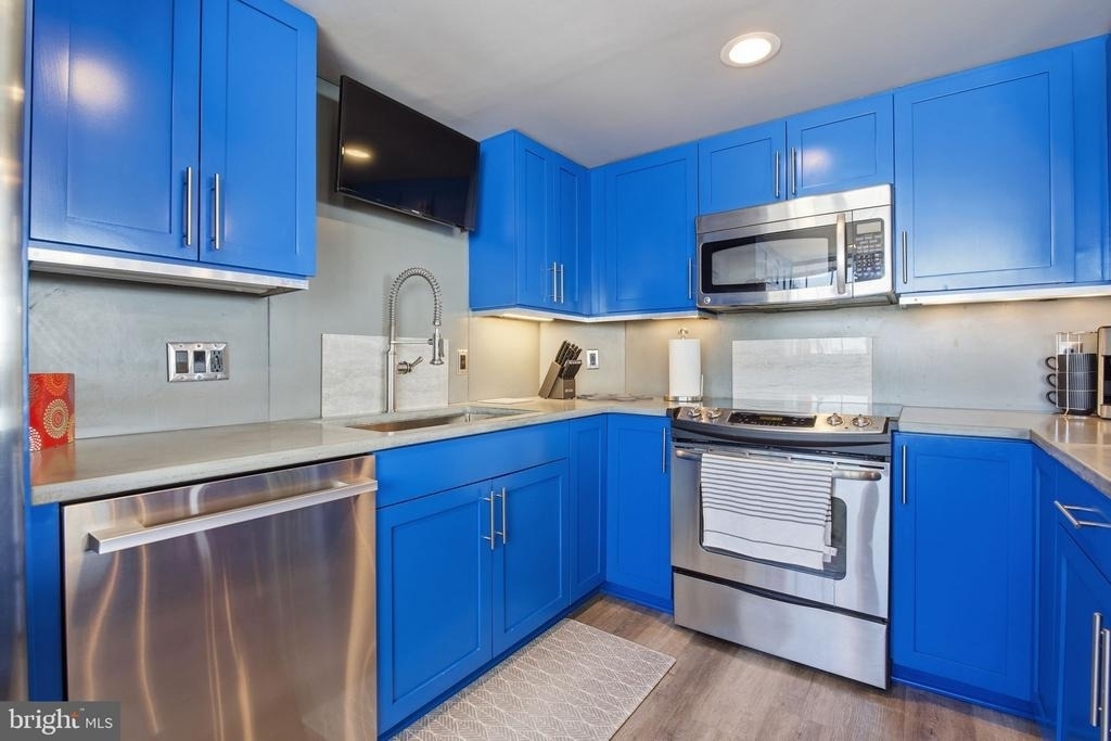 1200 Steuart Street - Photo 2