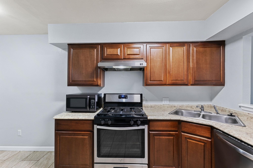 2011 E Stassney Ln - Photo 6