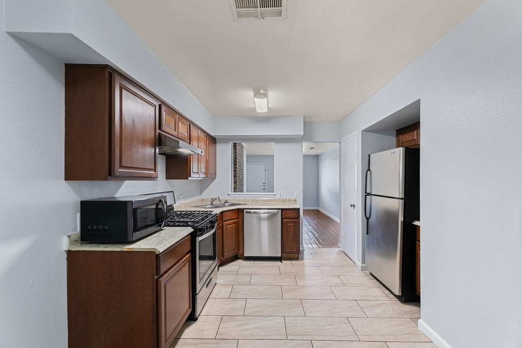 2011 E Stassney Ln - Photo 5