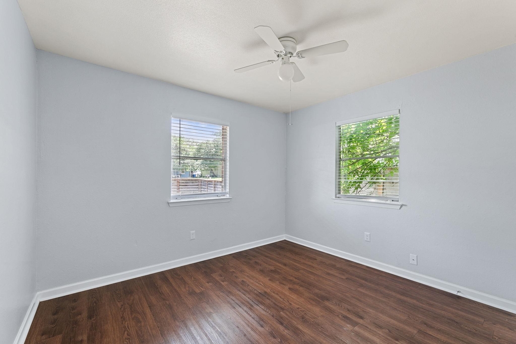 2011 E Stassney Ln - Photo 10