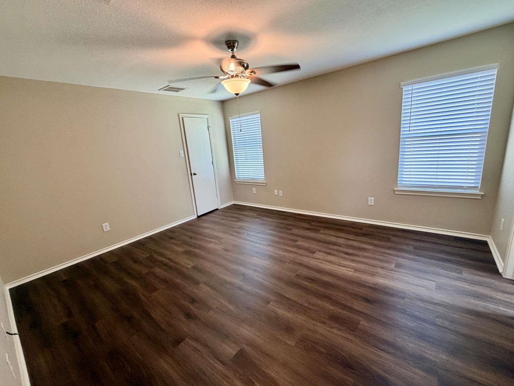 3403 Wickham Ln - Photo 8