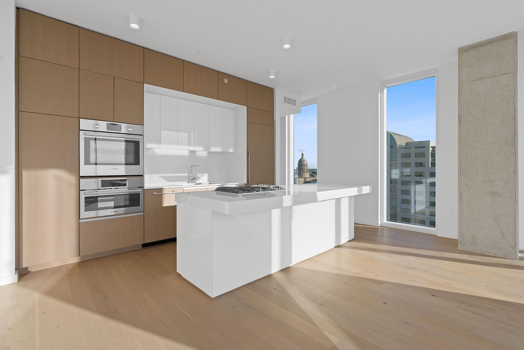 313 W 17th St - Photo 3