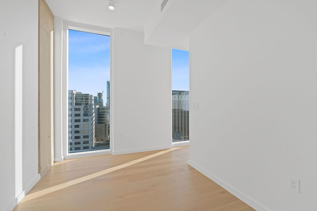313 W 17th St - Photo 15