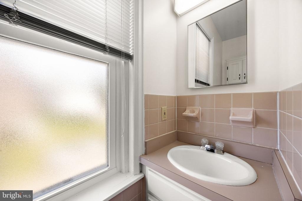 409 W 20th Street - Photo 19