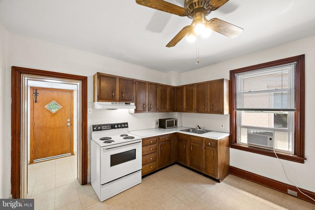 409 W 20th Street - Photo 12