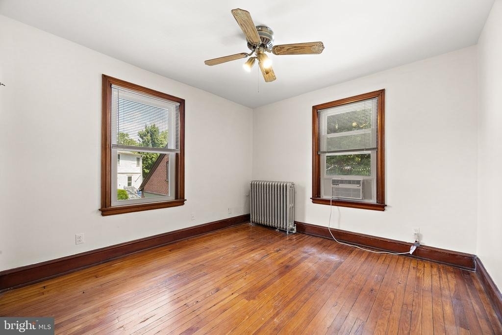 409 W 20th Street - Photo 10