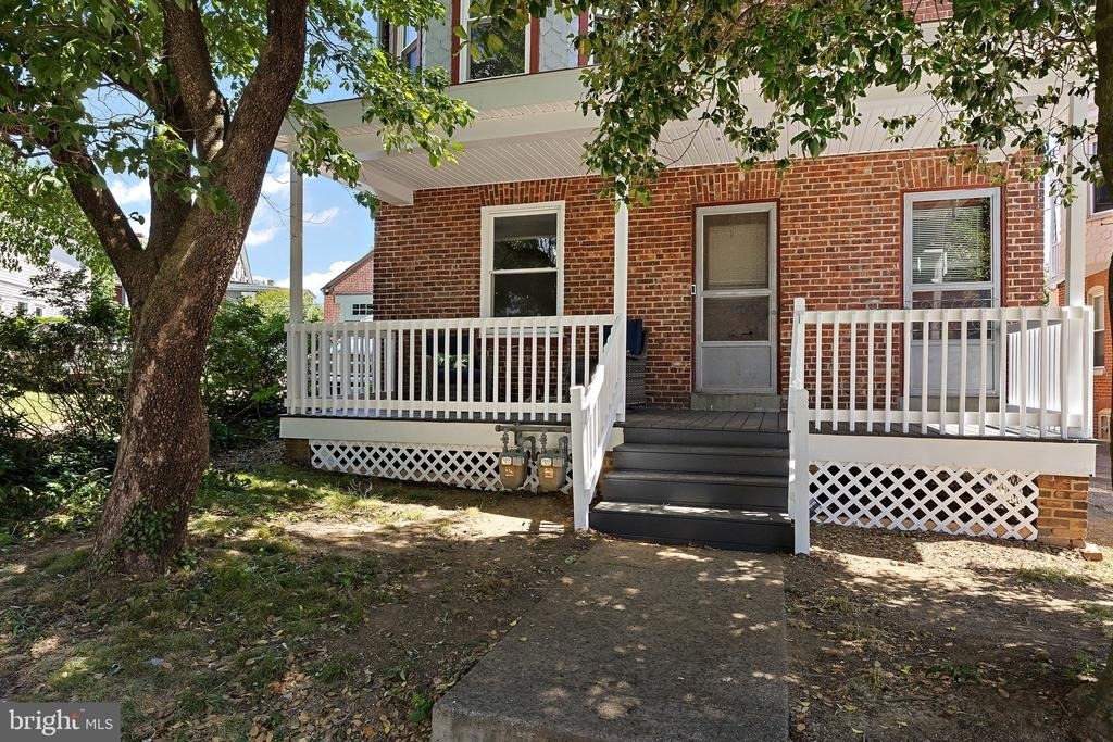 409 W 20th Street - Photo 1