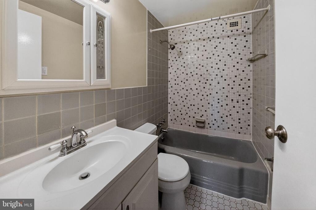 5406 Connecticut Avenue Nw - Photo 3