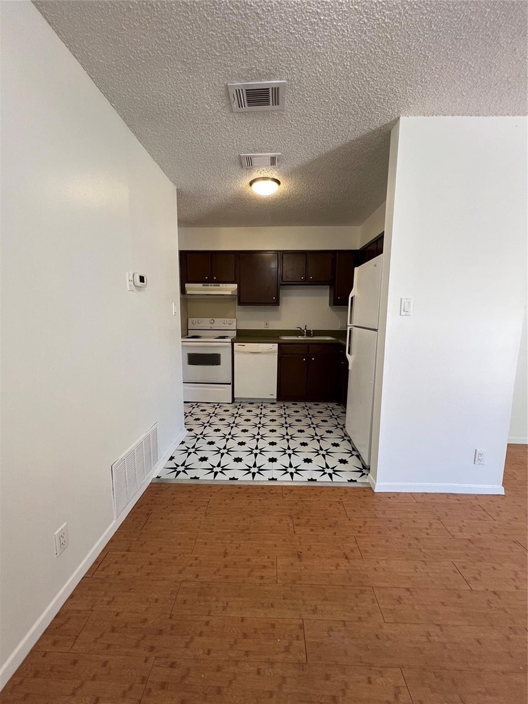 3403 Willowrun Cv - Photo 3