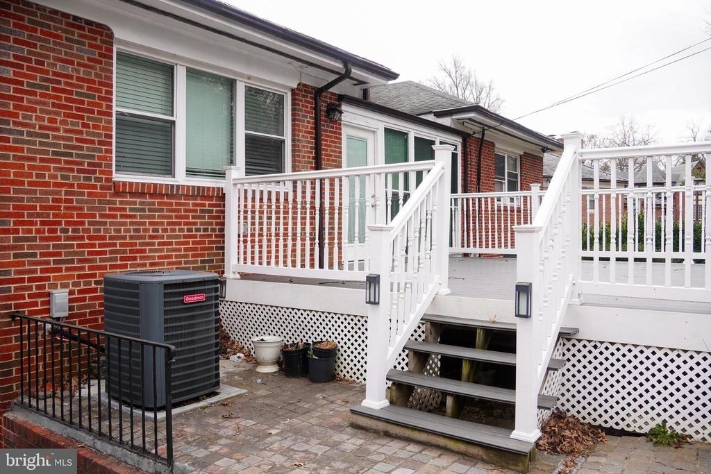 1633 Kalmia Road Nw - Photo 3