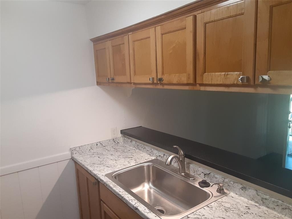 711 Eberhart Ln - Photo 1