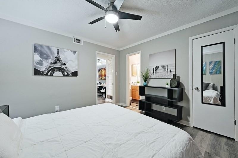 711 Eberhart Ln - Photo 4