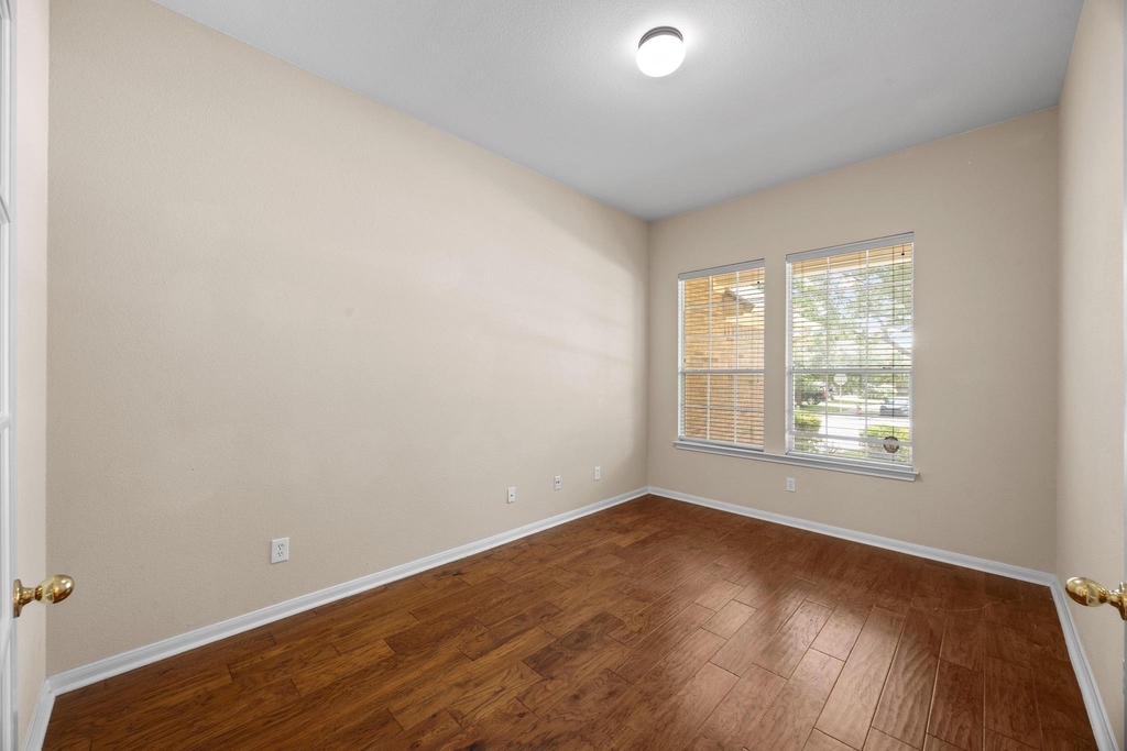 3808 Noe Ln - Photo 18