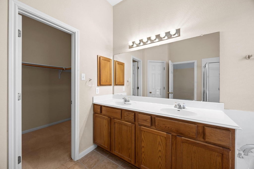 3808 Noe Ln - Photo 5