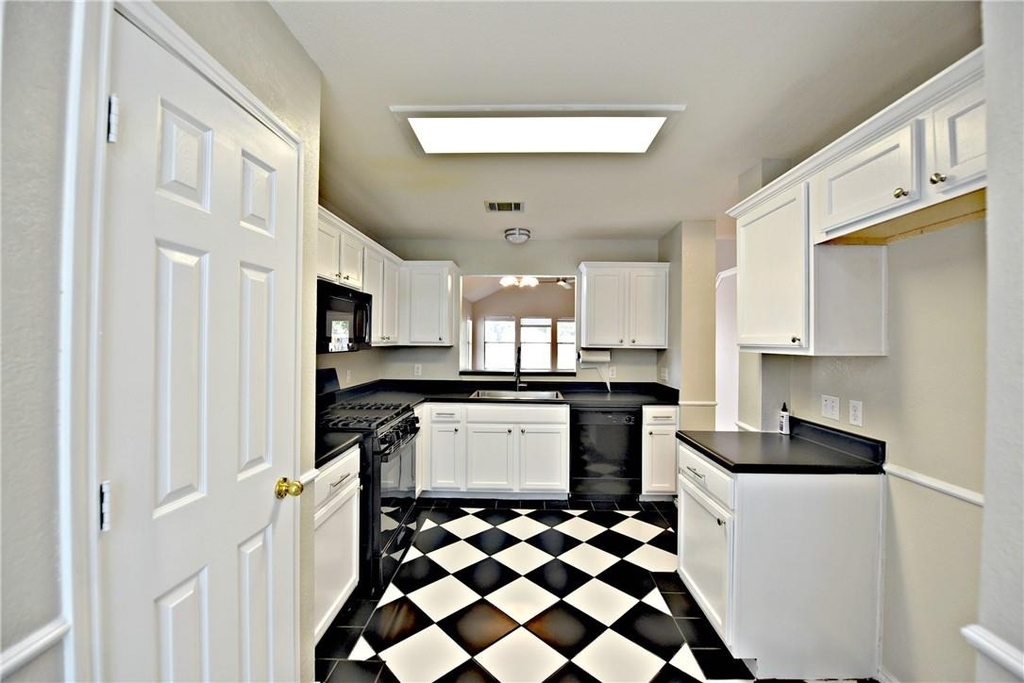 8416 Alvin High Ln - Photo 10