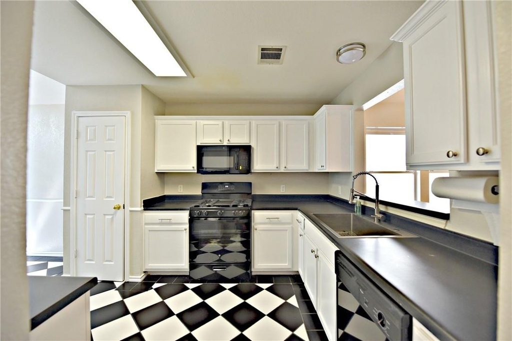 8416 Alvin High Ln - Photo 9