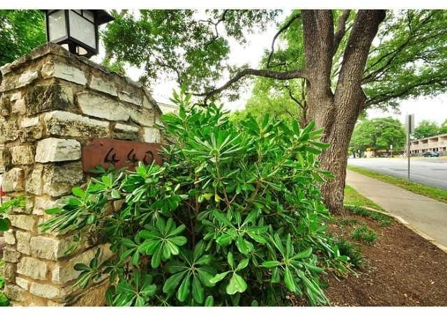 4401 Speedway - Photo 24