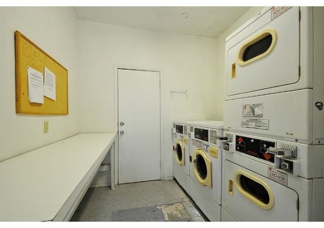 4401 Speedway - Photo 21