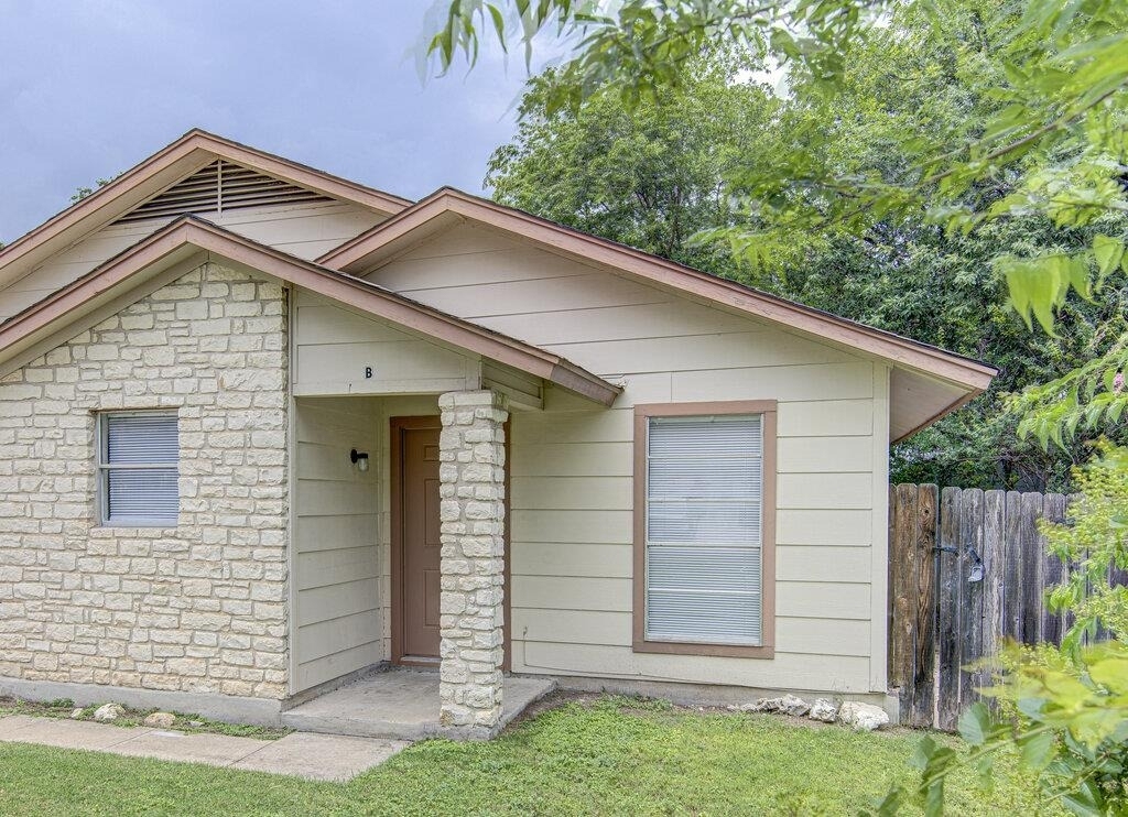 900 Sirocco Dr - Photo 2