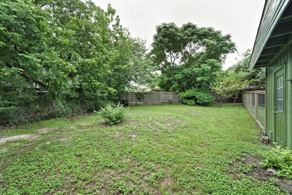 903 Aurora Cir - Photo 18