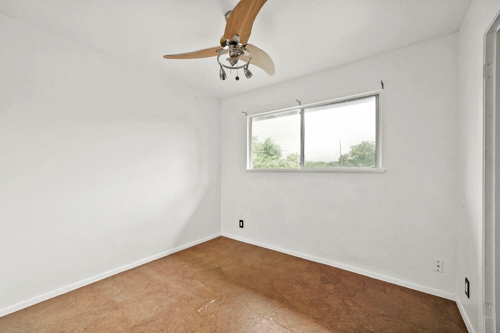 903 Aurora Cir - Photo 14