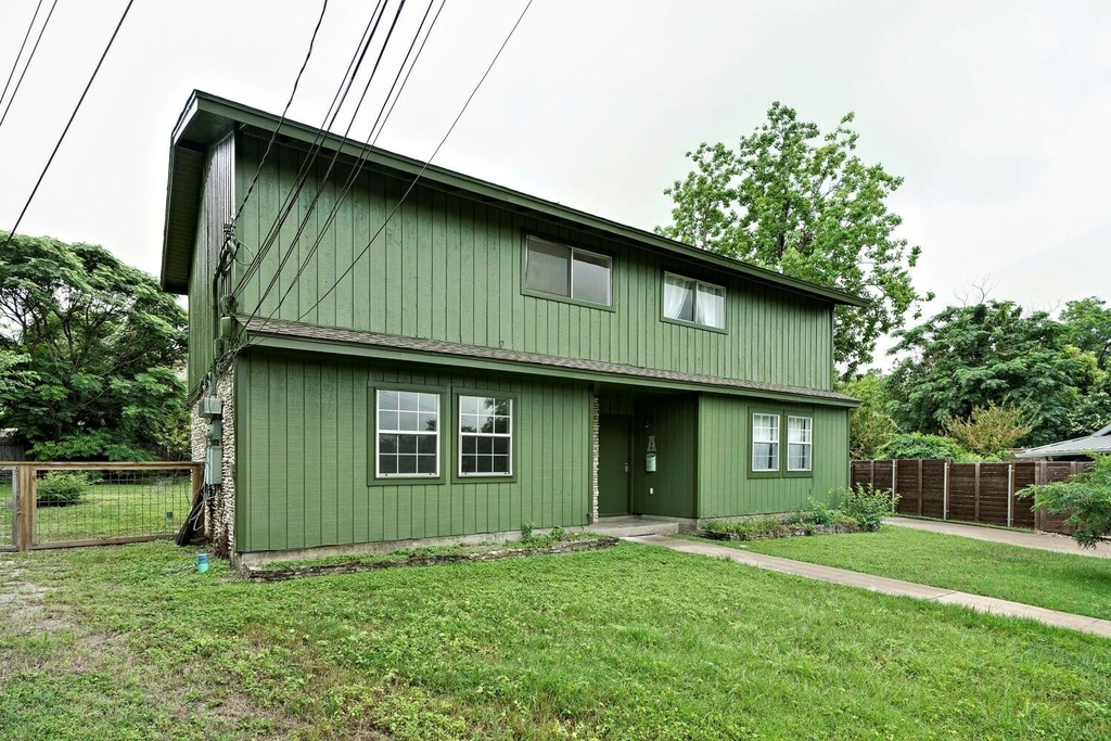 903 Aurora Cir - Photo 1