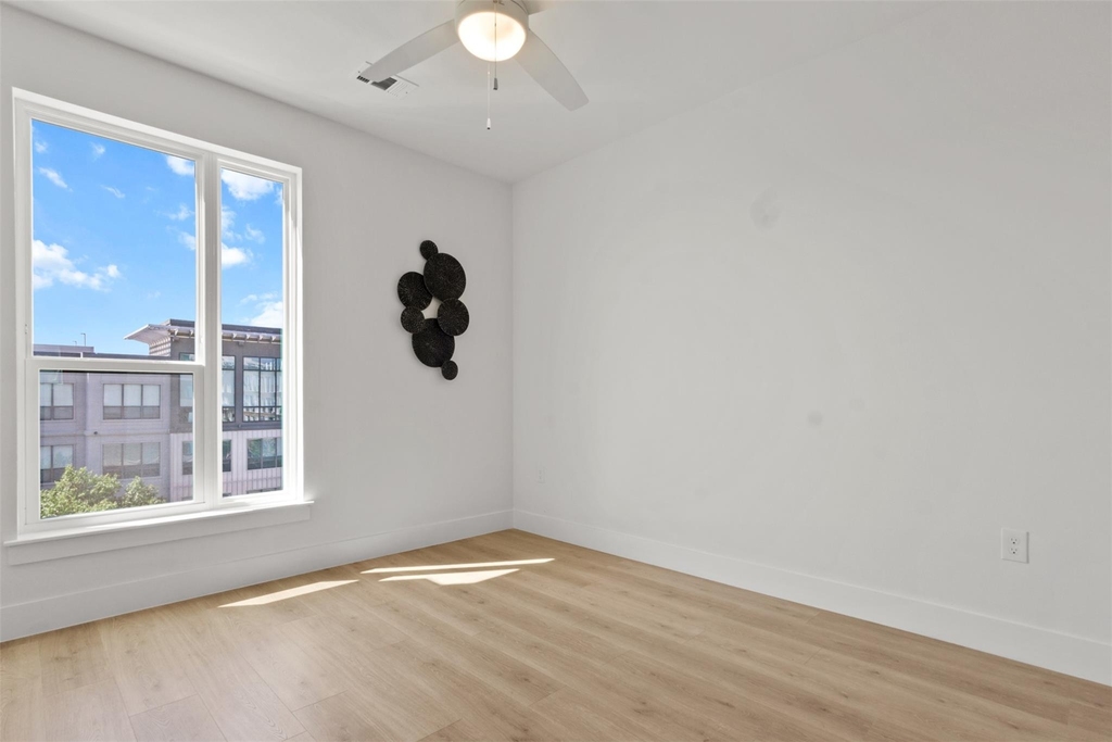 1701 Simond Ave - Photo 18