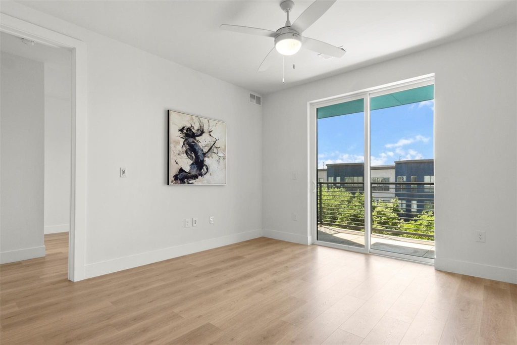 1701 Simond Ave - Photo 10