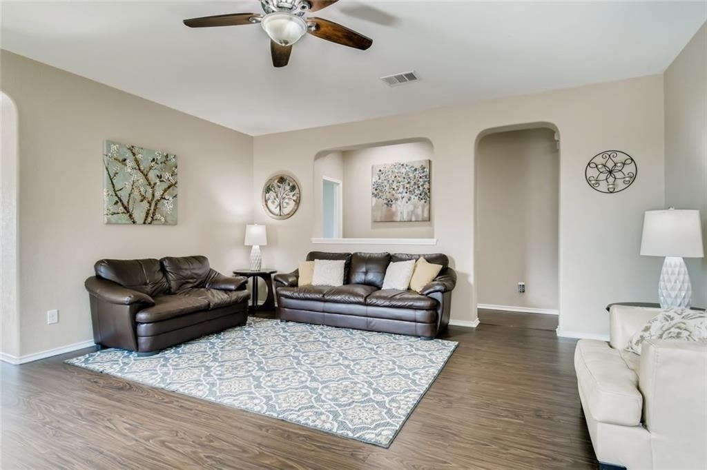 2240 Mccombs St - Photo 5