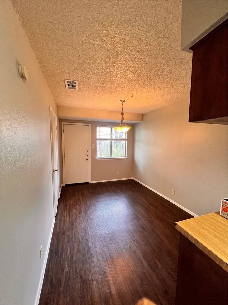 301 12th St - Photo 9