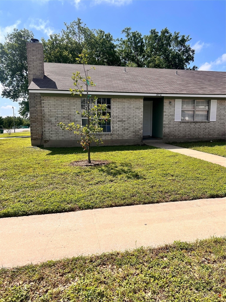 301 12th St - Photo 2