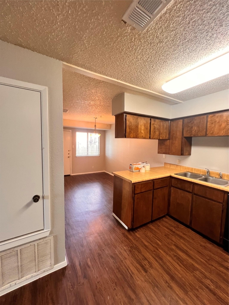 301 12th St - Photo 17