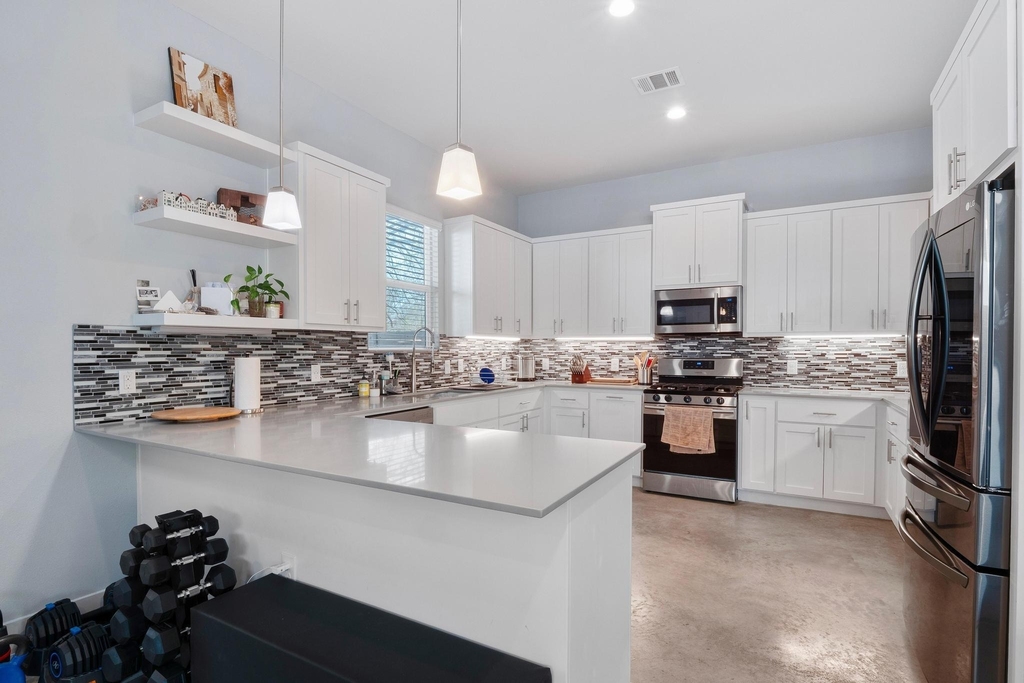 7206 Carver Ave - Photo 2
