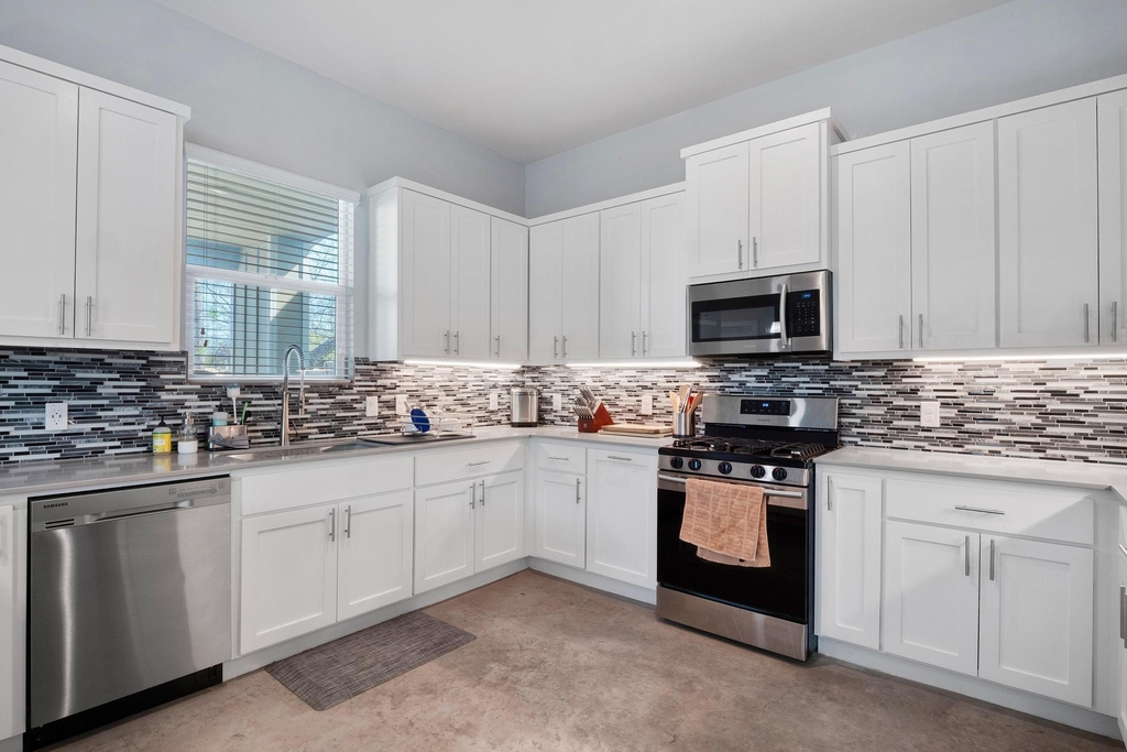 7206 Carver Ave - Photo 3