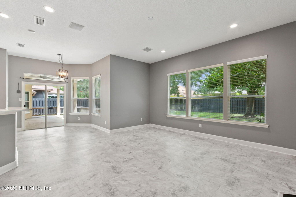 14617 Zachary Drive E - Photo 11