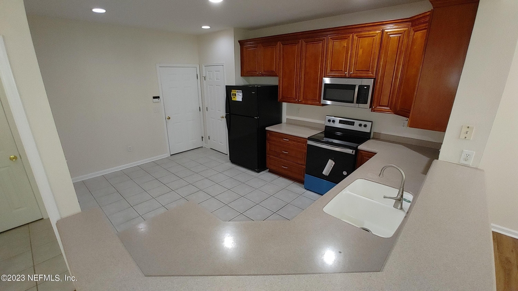 11073 Castlemain Circle E - Photo 11
