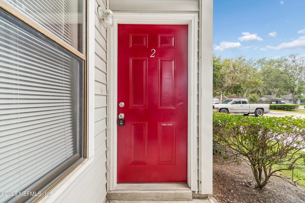 702 Meadowbrook Drive - Photo 2