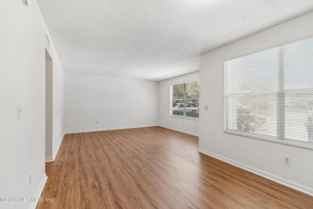 702 Meadowbrook Drive - Photo 4